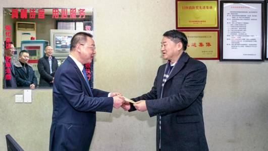 冬意未消 情暖腾博手机官网