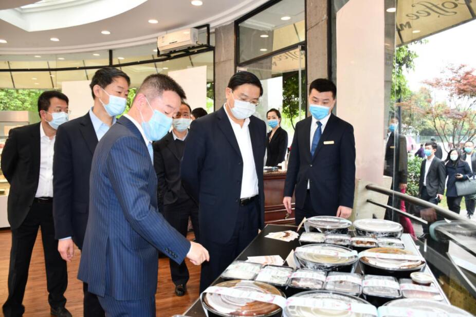 王凤朝副省长赴省腾博手机官网集团调研 疫情防控、生产谋划和刷新生长事情