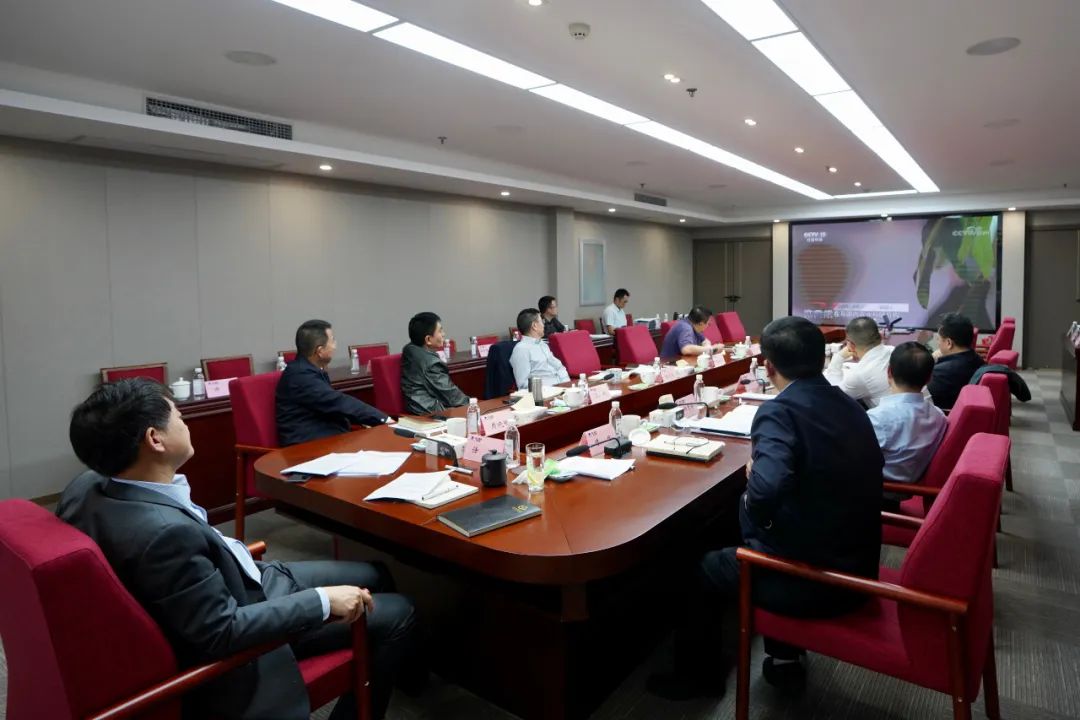 腾博手机官网集团党委理论学习中心组专题学习钻研总体国家清静观