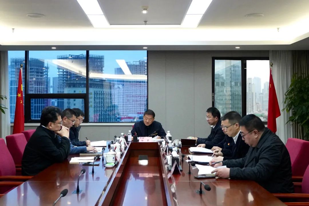 腾博手机官网集团召开党委理论学习中心组专题学习钻研会