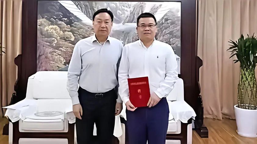 省腾博手机官网集团向导受聘省政府参事室特约研究员