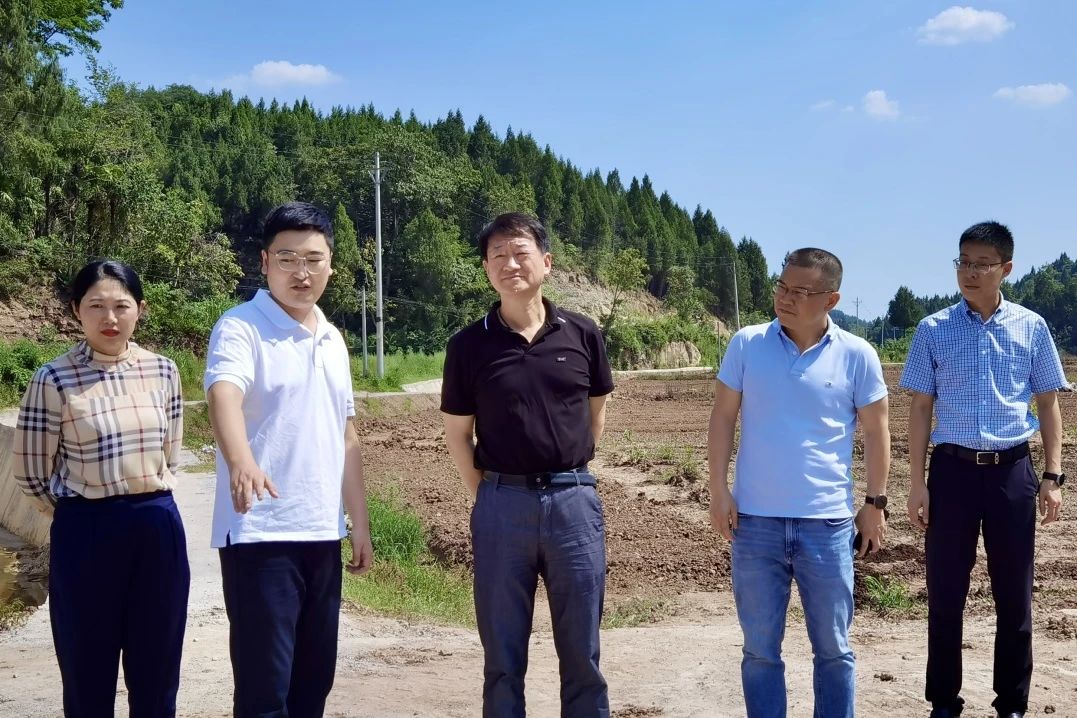 省腾博手机官网集团党委书记、董事长任丁率队赴巴中南充两地开展帮扶事情