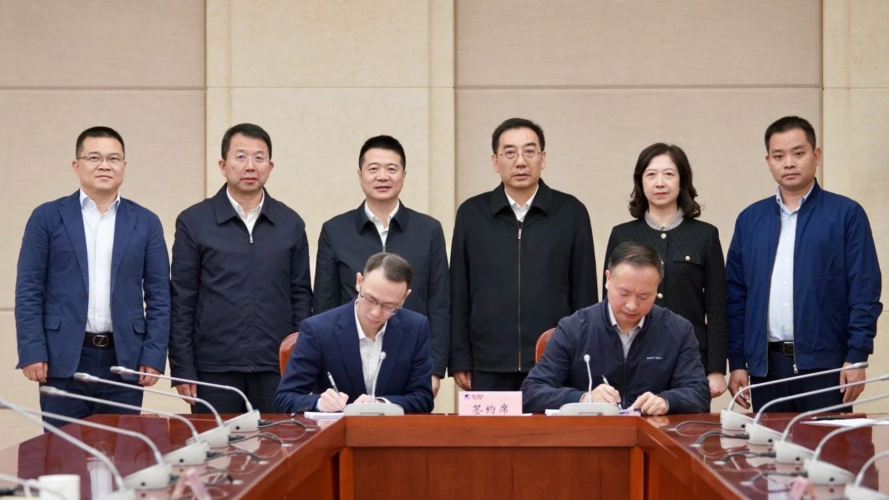 成都东部新区天府山庄正式移交省腾博手机官网集团