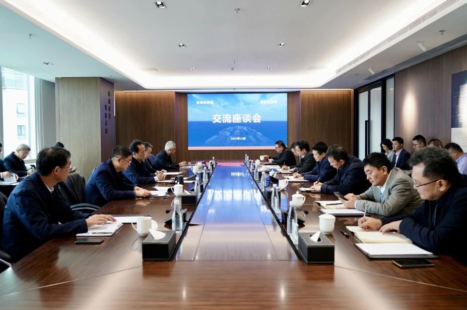 省腾博手机官网集团与省港投集团举行交流座谈